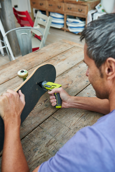 Ruuvinväännin Ryobi Ergo 4V USB-ladattava + säilytyskotelo