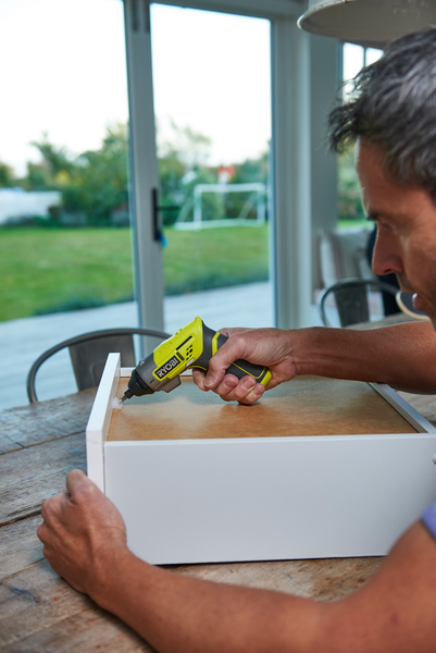 Ruuvinväännin Ryobi Ergo 4V USB-ladattava + säilytyskotelo