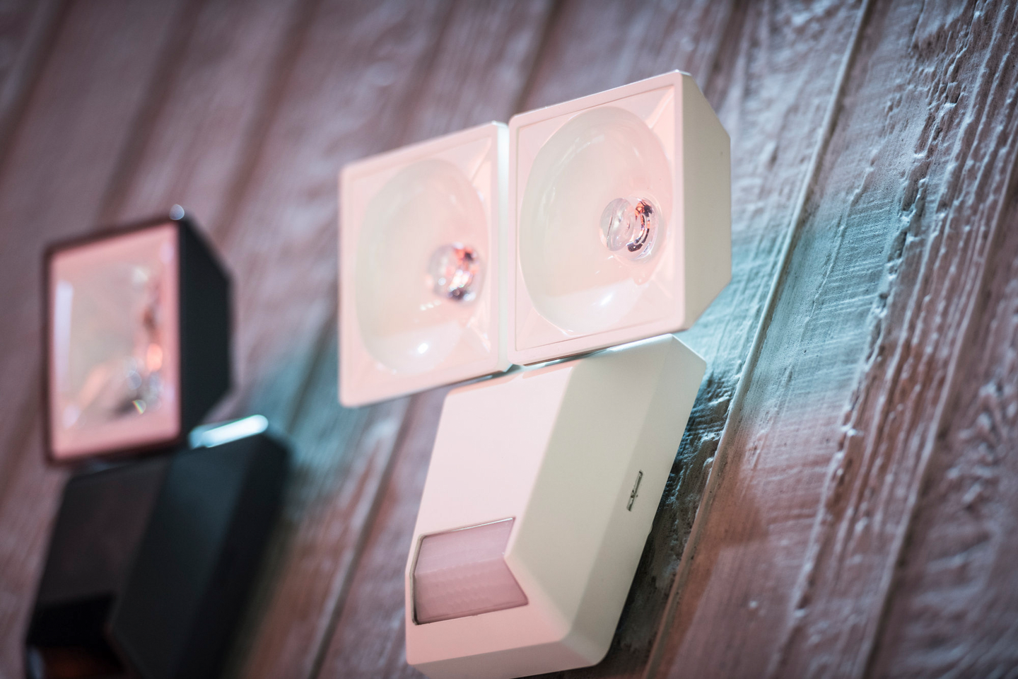 Ulkoseinävalaisin LEDVANCE Endura Pro Spot Sensor 1670lm valkoinen