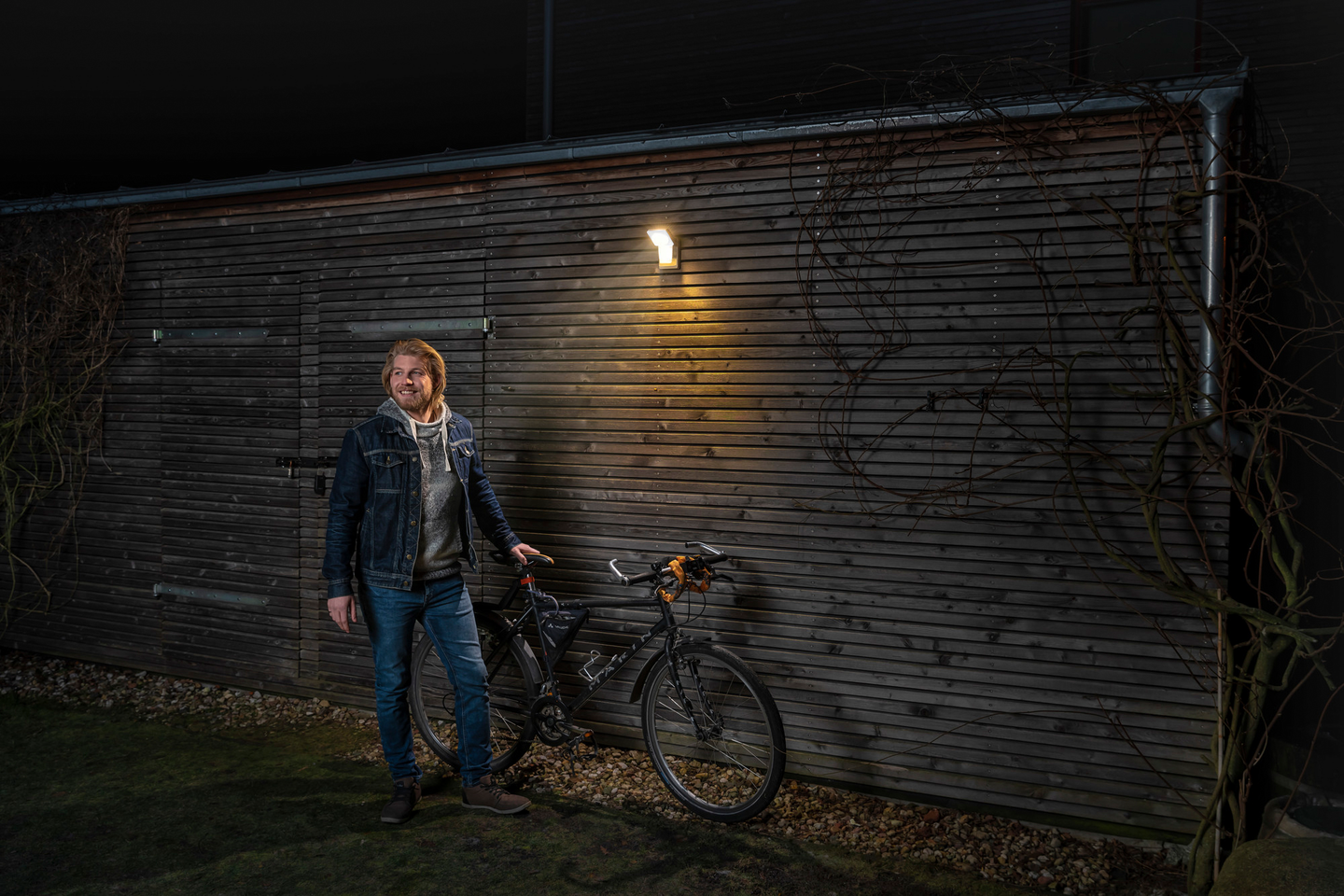 Ulkoseinävalaisin LEDVANCE Endura Pro Flood Sensor 1670lm harmaa