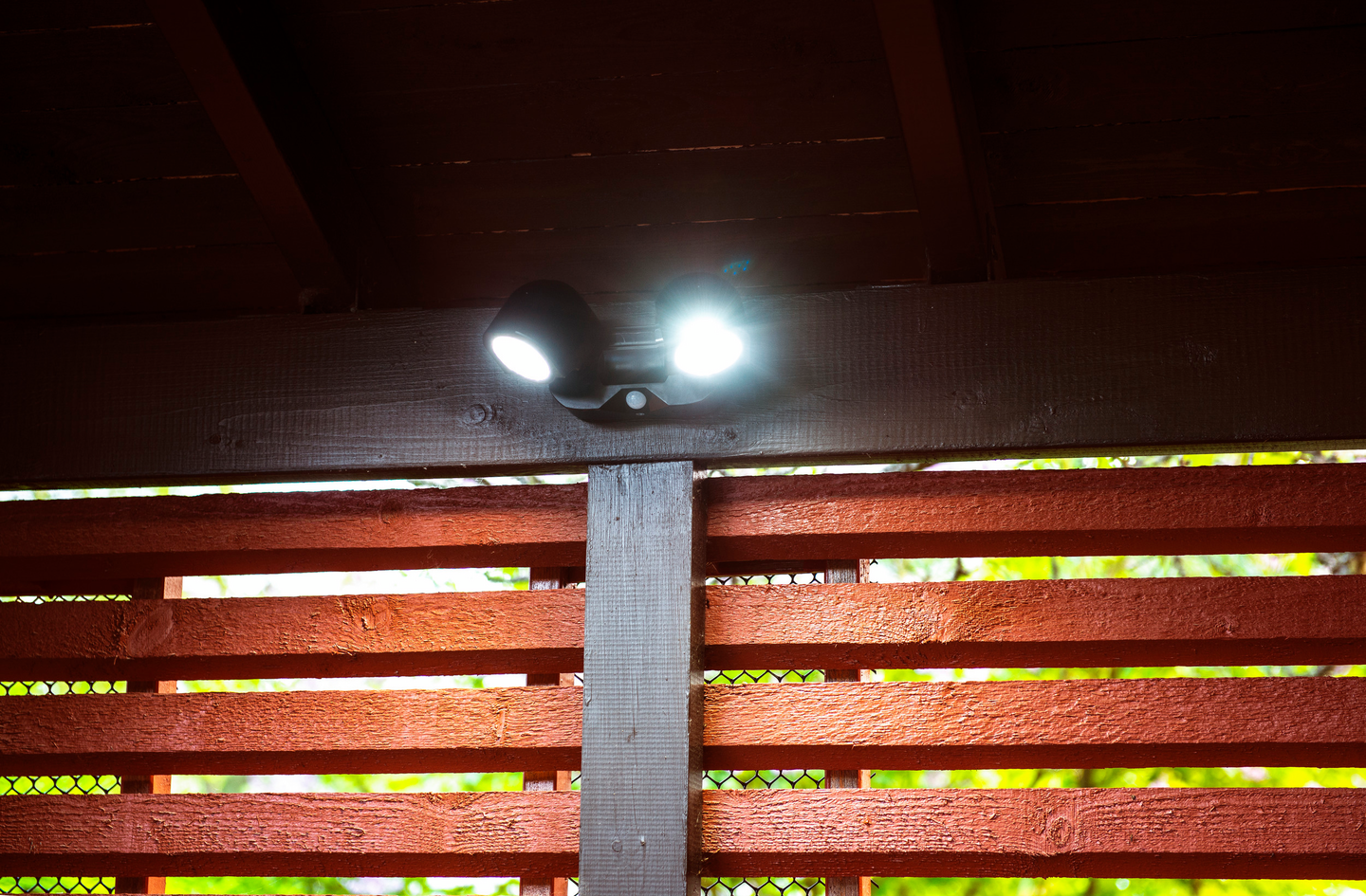 Tunnistinvalaisin Airam Sensor led 2x2W 230lm paristokäyttöinen musta