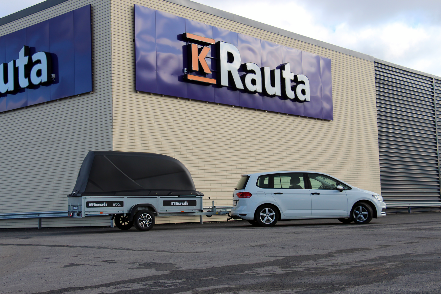 Peräkärry Muuli 1500L + musta Juncar-kuomu 120cm (ei sis. kuomun asennusta)