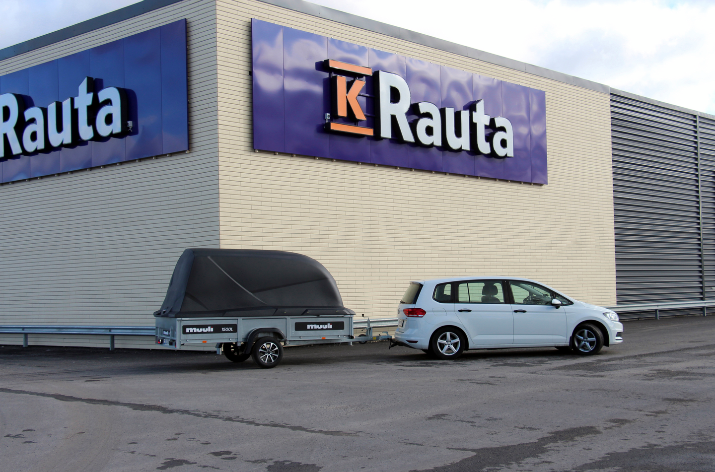 Peräkärry Muuli 1500L + musta Juncar-kuomu 120cm (ei sis. kuomun asennusta)