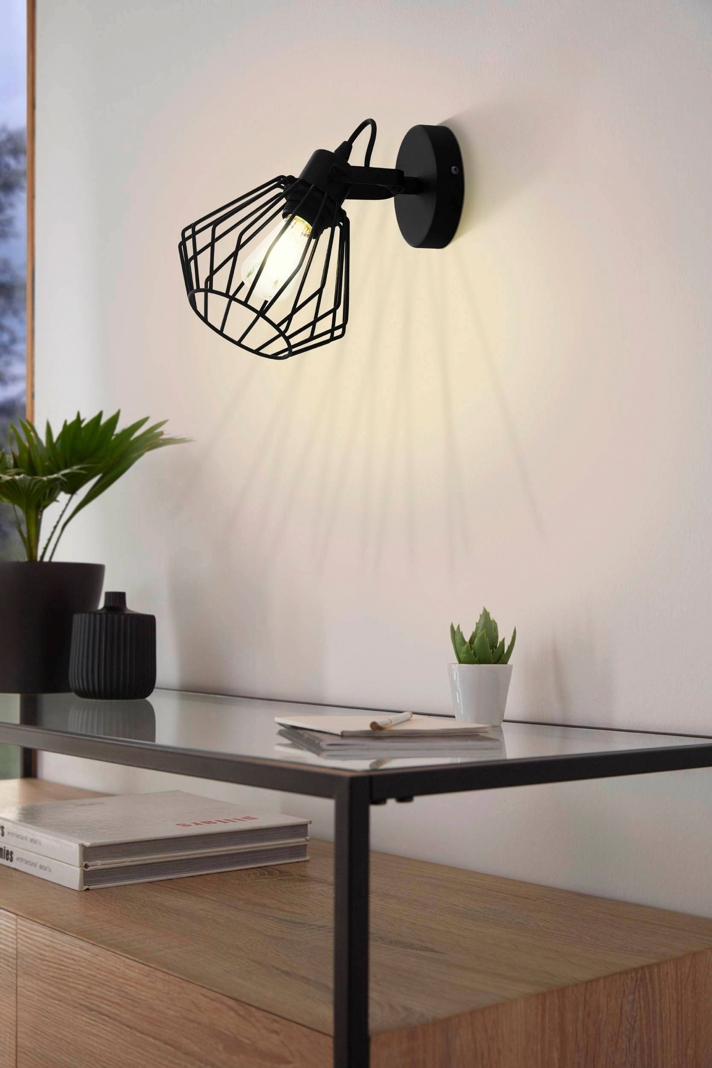 Spottivalaisin EGLO Tabillano E27 teräs musta