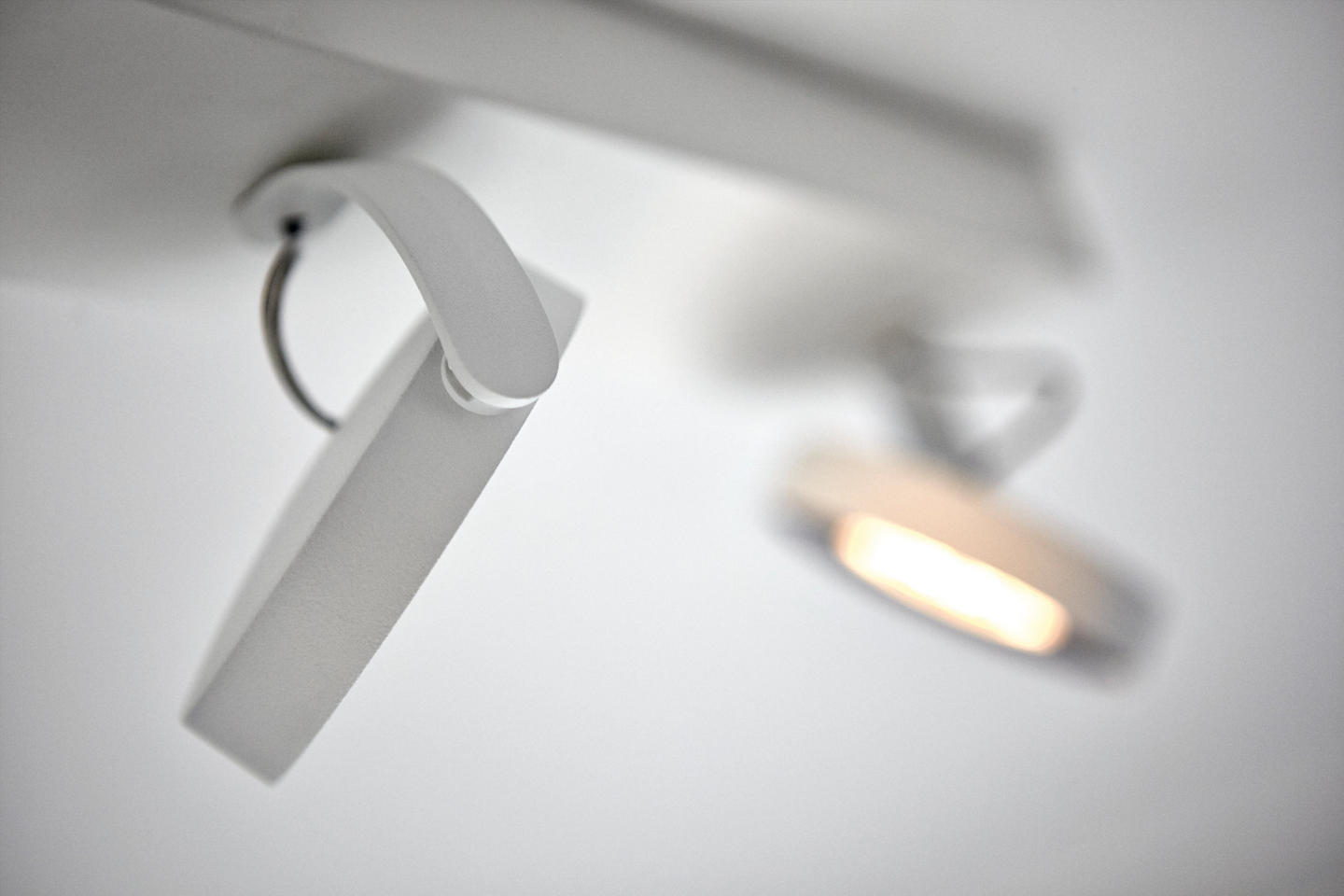 Spottivalaisin Philips Clockwork 2000lm valkoinen