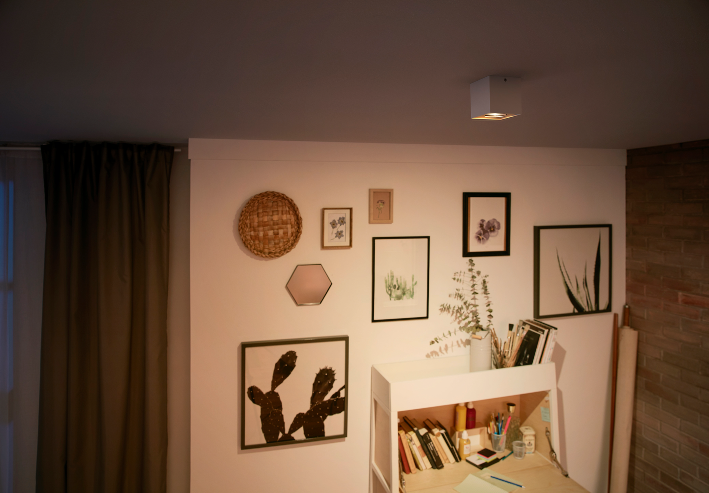 Spottivalaisin Philips Warmglow Box 1-osainen 500lm valkoinen