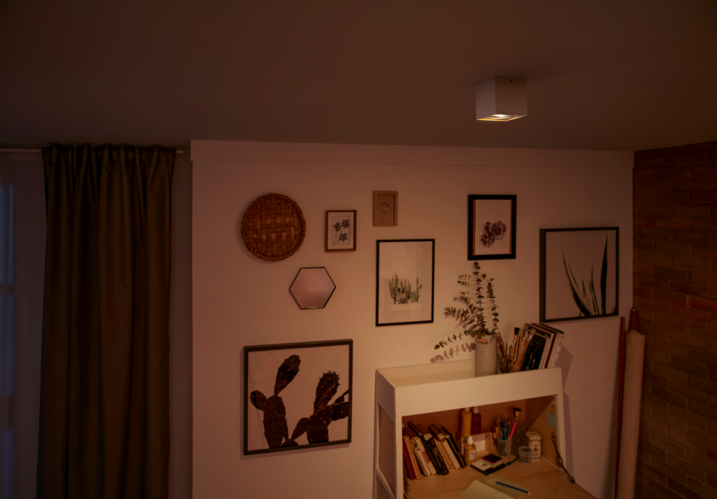 Spottivalaisin Philips Warmglow Box 1-osainen 500lm valkoinen