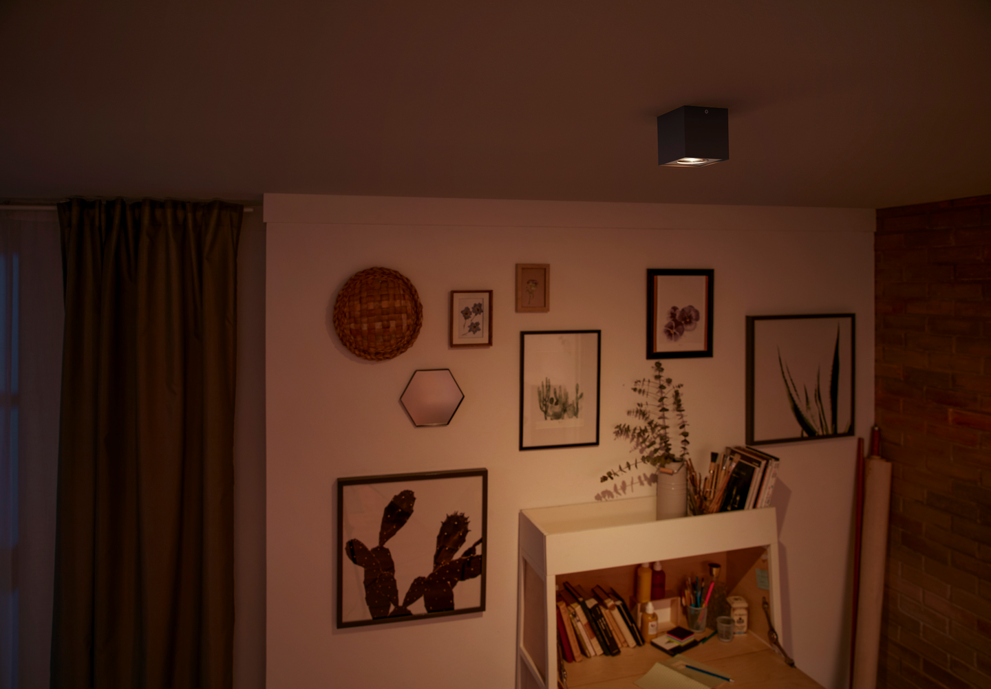 Spottivalaisin Philips Warmglow Box 1-osainen 500lm musta