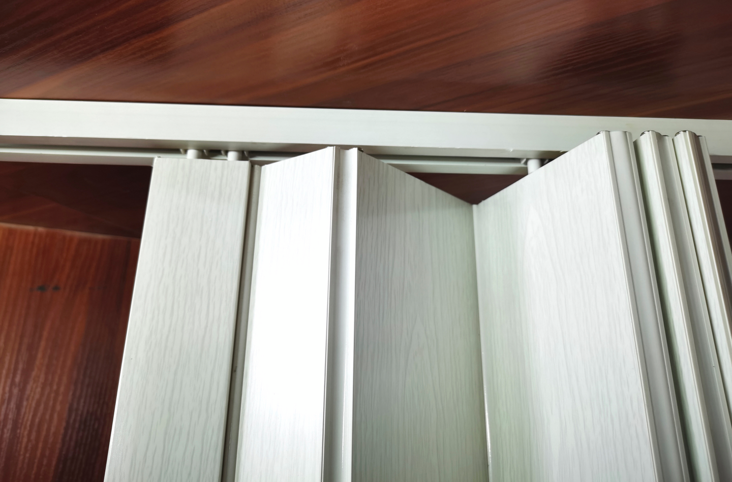 Taiteovi Standard 2 valkoharmaa 81x205cm