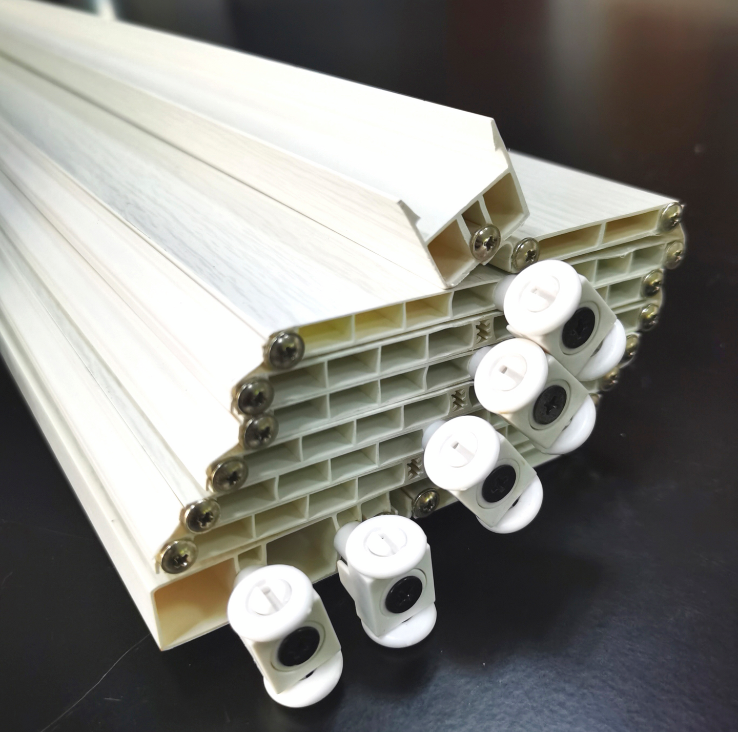 Taiteovi Standard 2 valkoharmaa 81x205cm