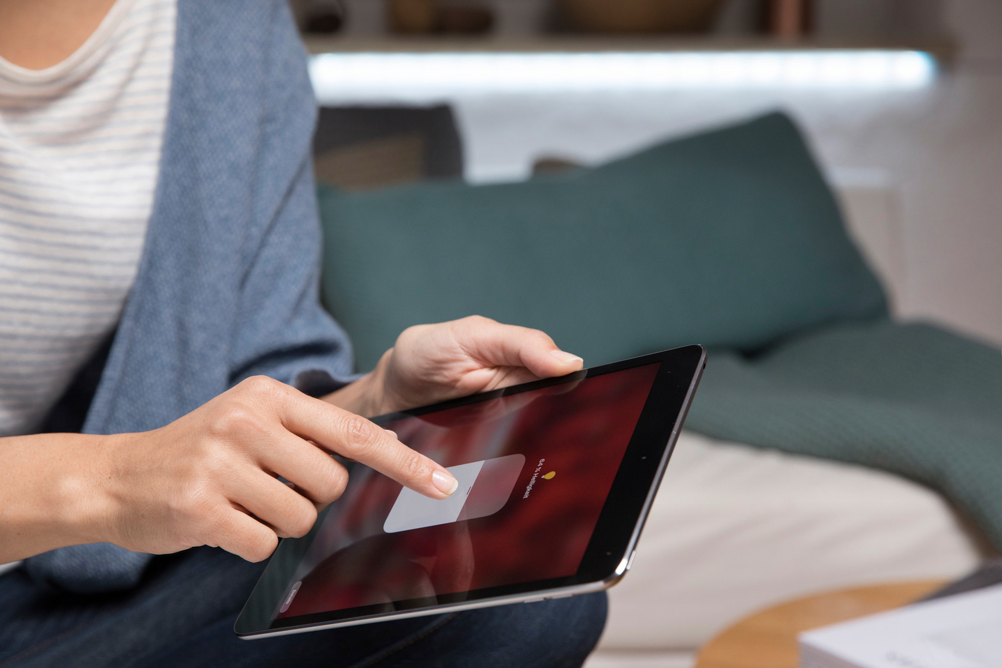 Led-lamppu LEDVANCE SMART+ BT Globe 650lm 827 E27