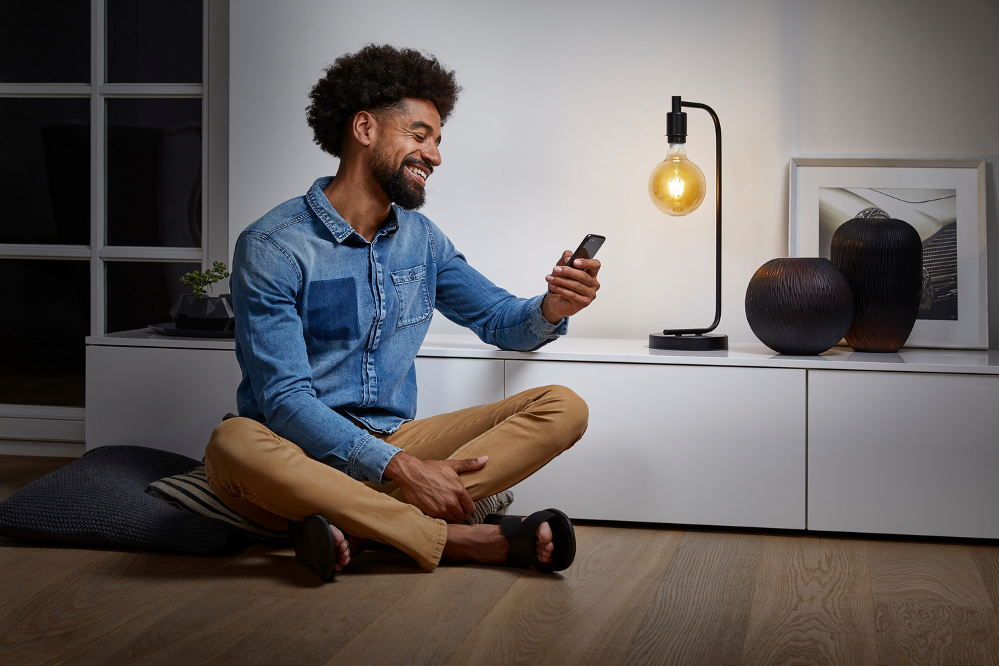 Led-lamppu LEDVANCE SMART+ BT Globe 600lm 825 E27