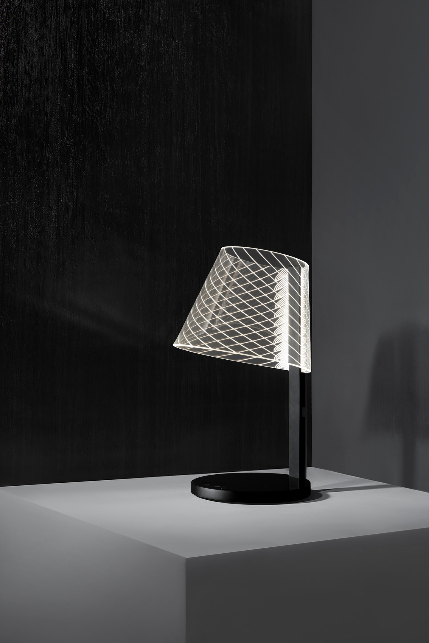 Pöytävalaisin Airam Illusion Line 300lm 3700-5000K