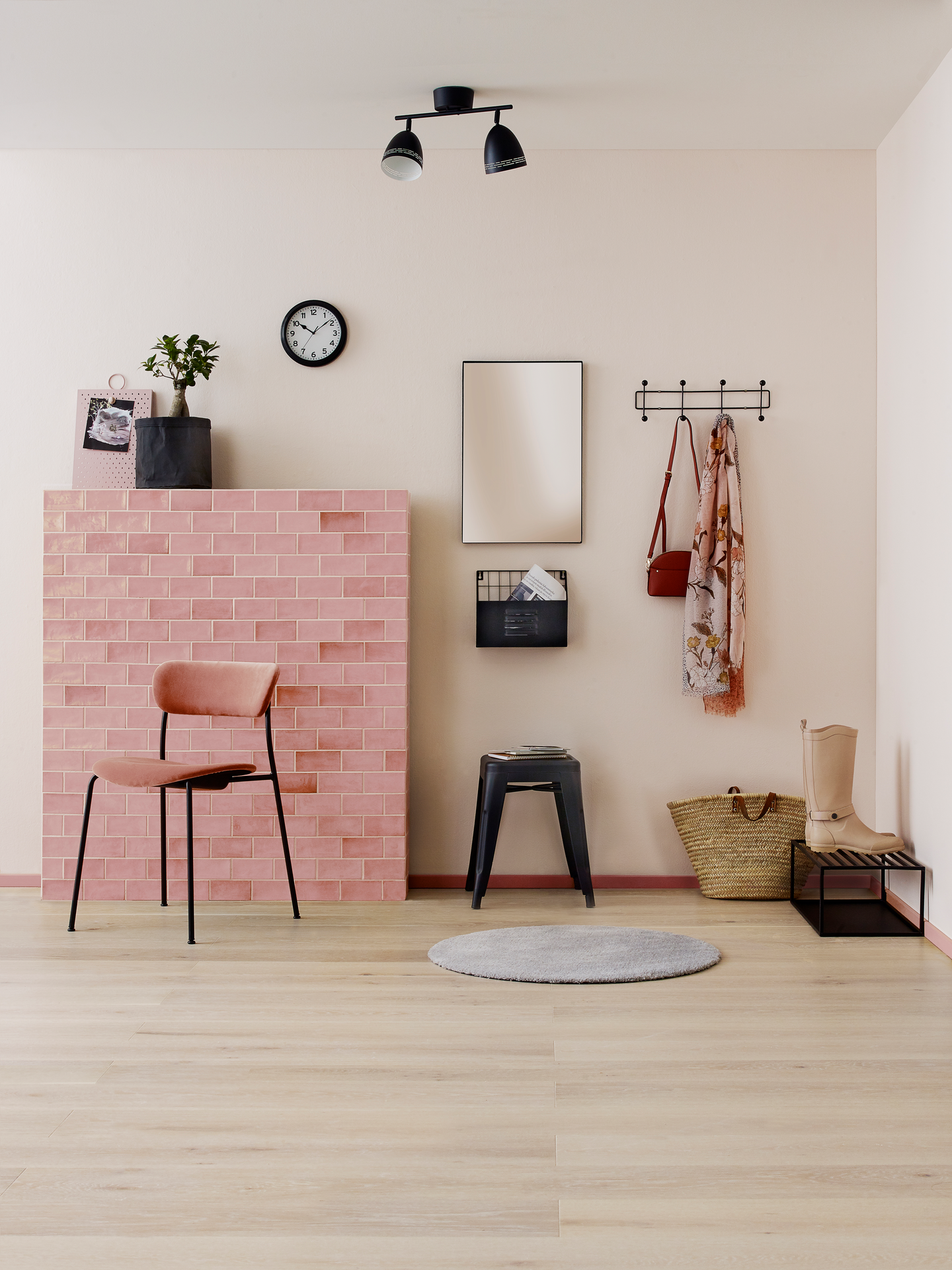 Kattovalaisin Cello Atonal 2-osainen E14 musta