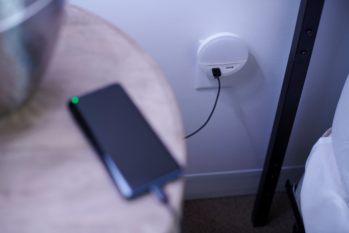 Yövalaisin LEDVANCE Lunetta USB L valkoinen