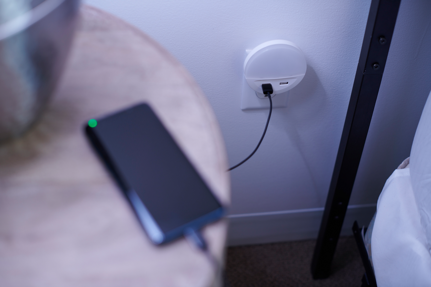 Yövalaisin LEDVANCE Lunetta USB L valkoinen