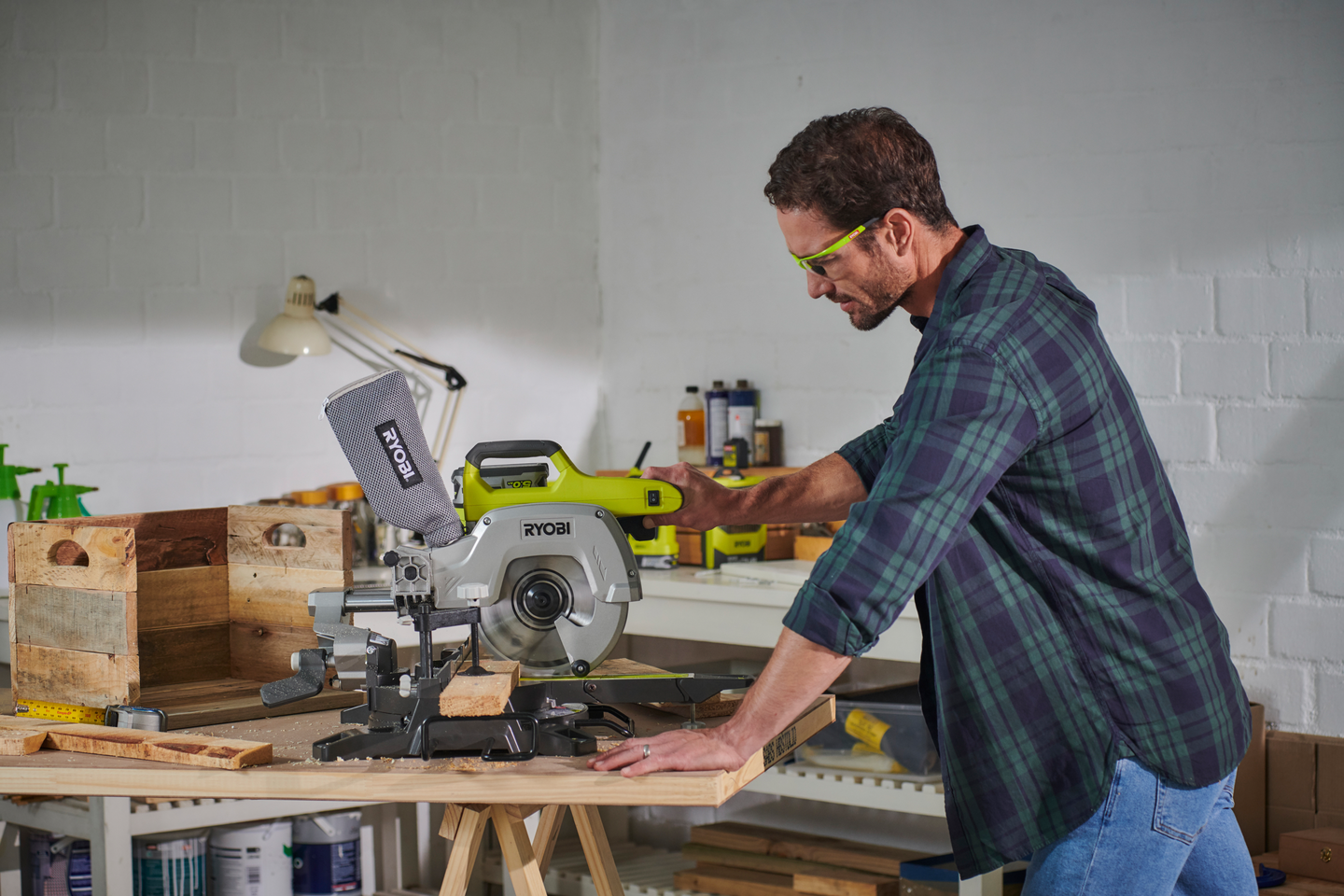 Akkujiirisaha Ryobi R18MS216-120G 18V ONE+