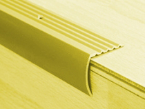 Askelkulmalista 29x29mm kulta-anodisoitu uritettu rei’itetty 3000mm