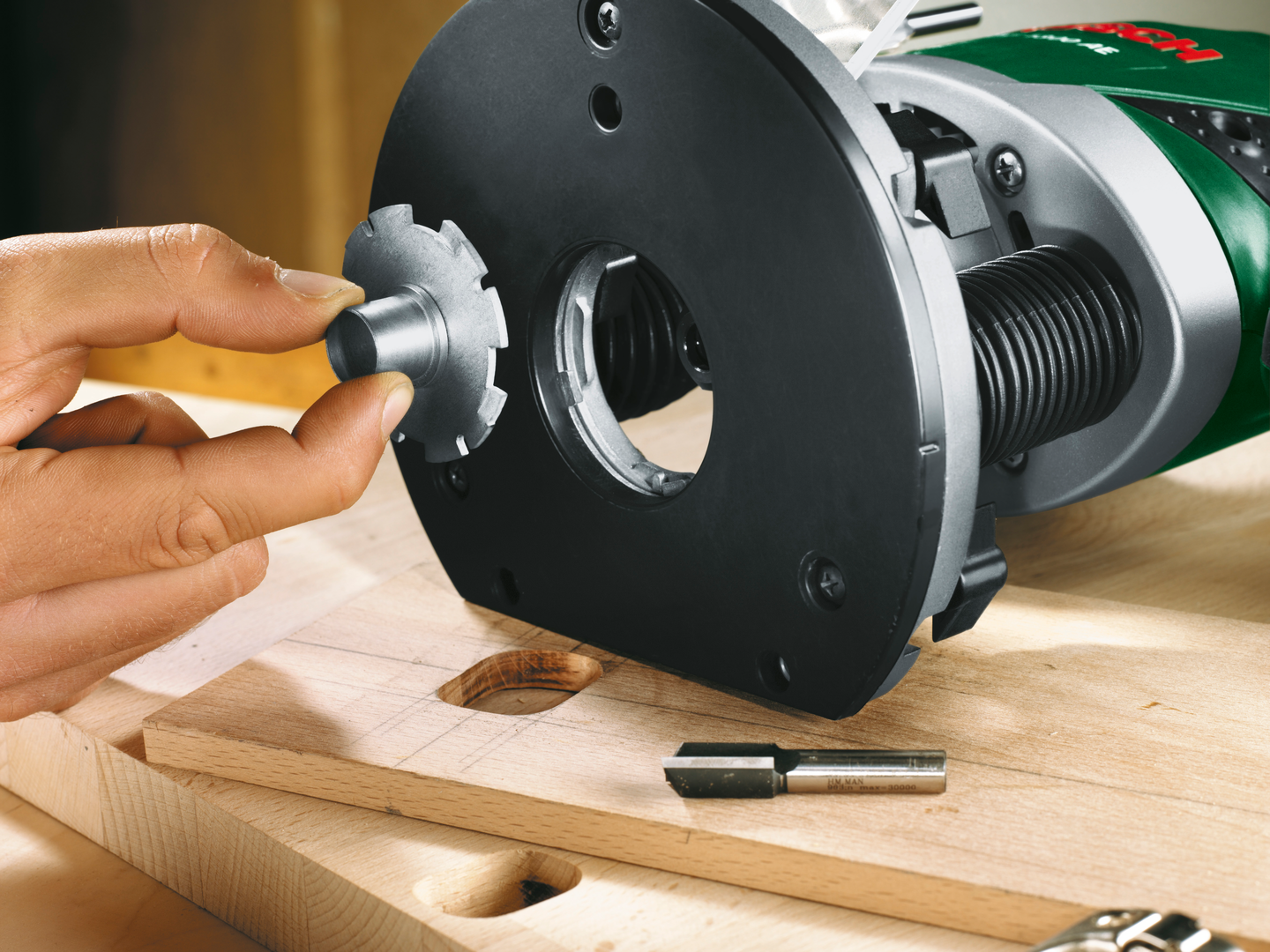 Yläjyrsin Bosch POF 1200 AE