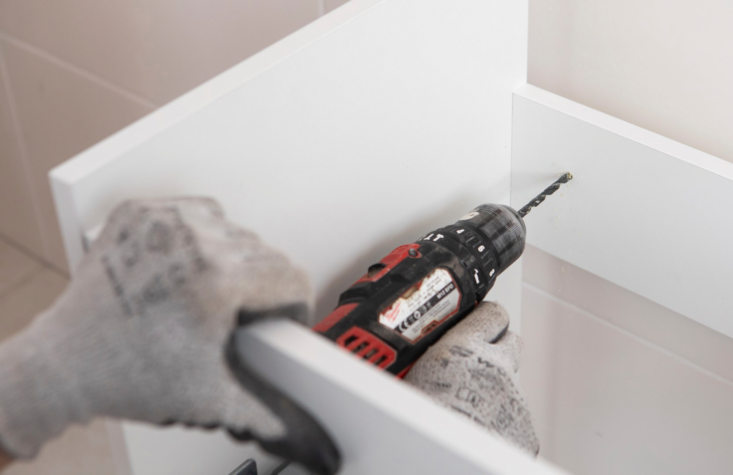 Allaskaappi Finnmirror Classic 80 valumarmorialtaalla vaalea tammi