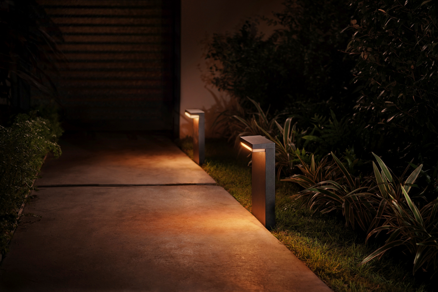 Ulkopylväsvalaisin Philips Hue Nyro 1000lm musta