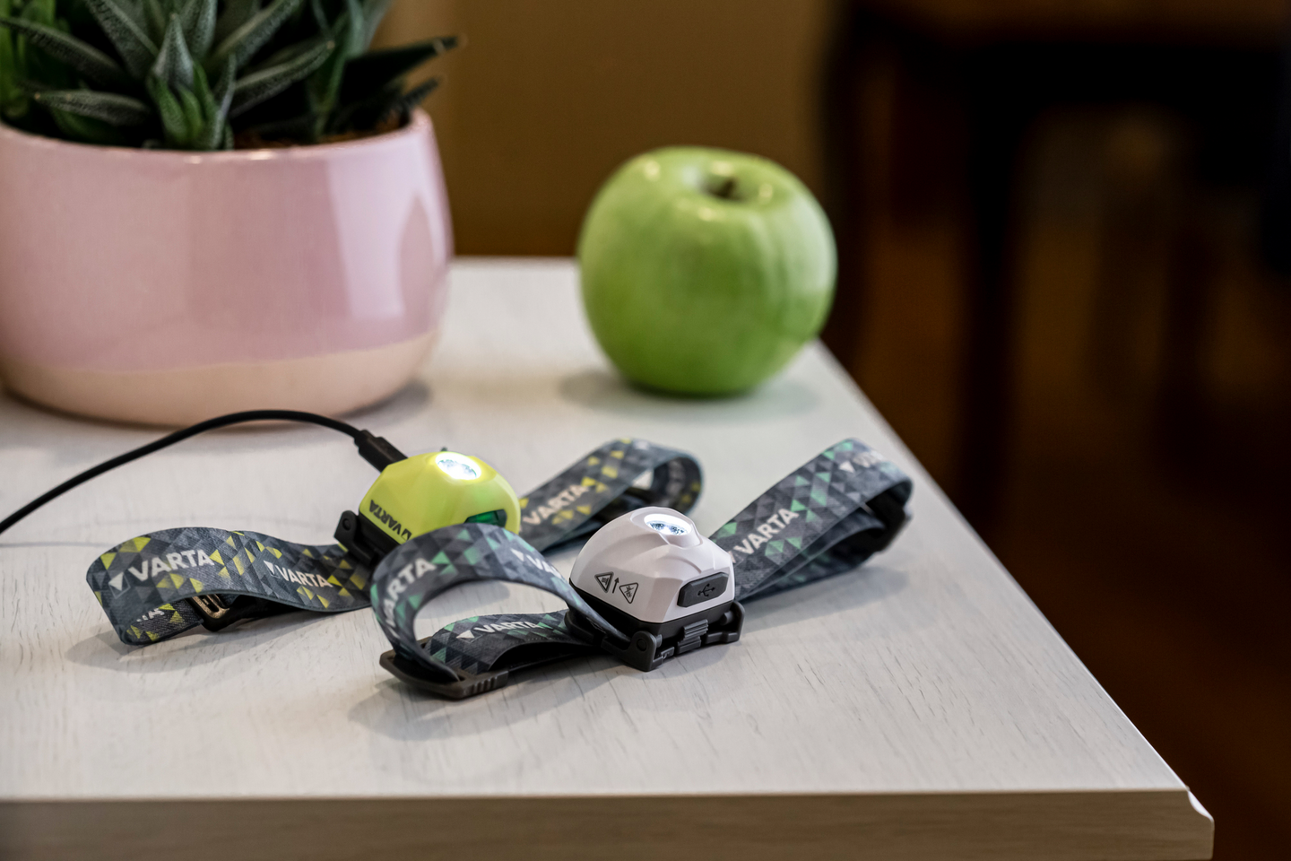 Otsalamppu Varta Ultra Light H30R ladattava valkoinen 300lm