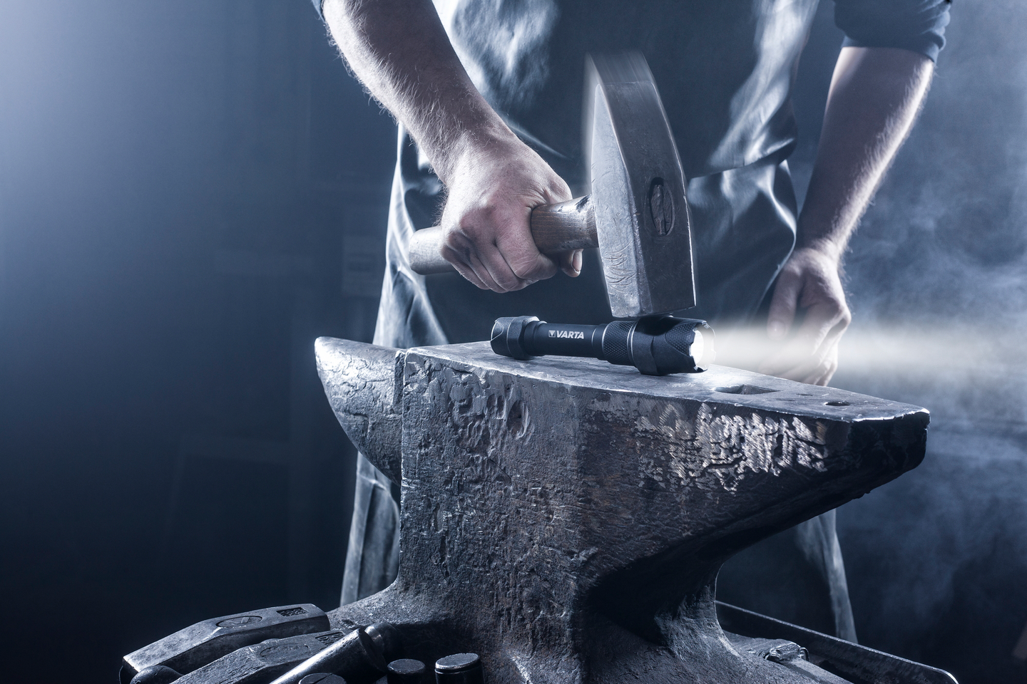 Taskulamppu Varta Indestructible F20 Pro 350lm