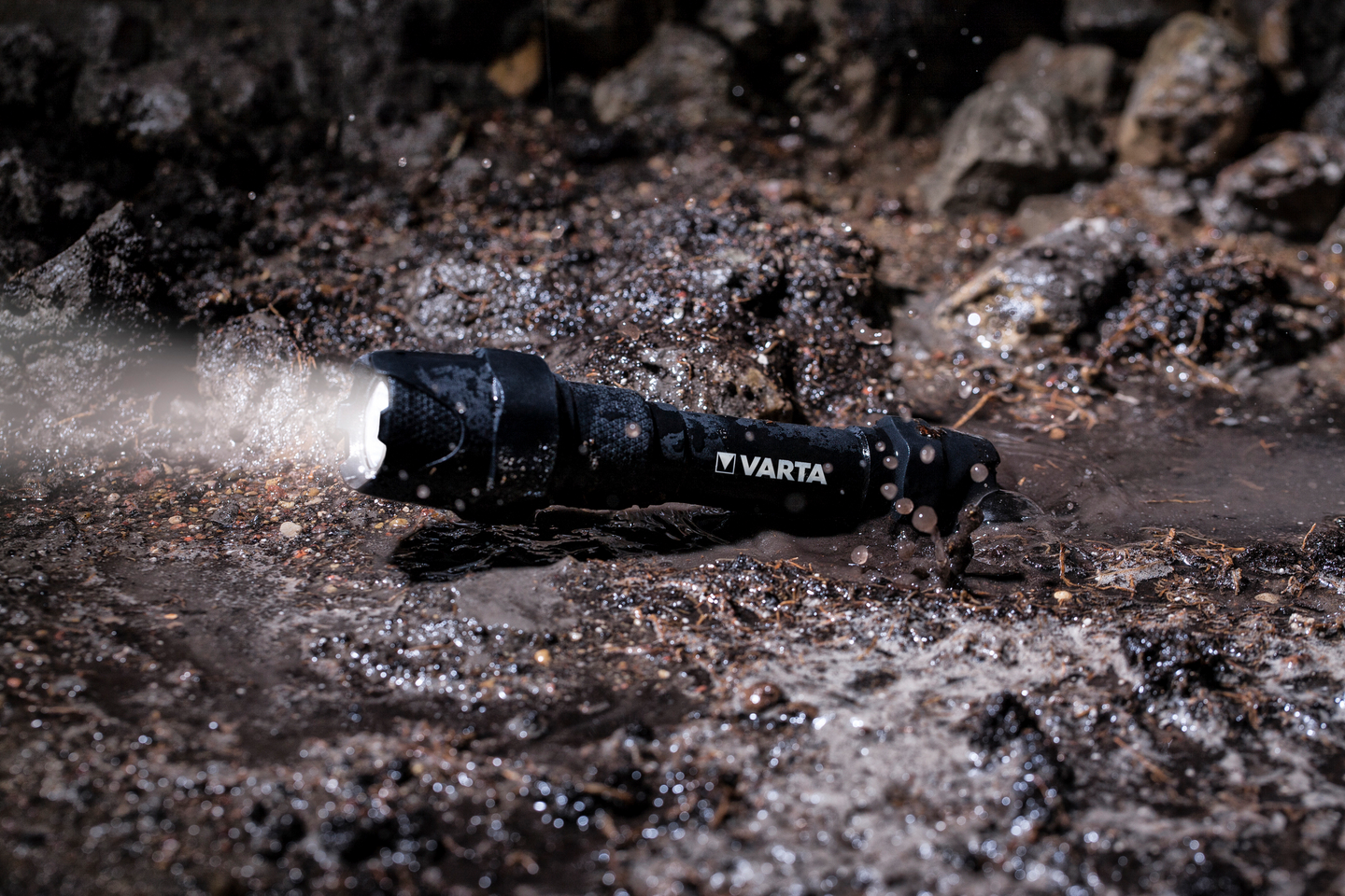 Taskulamppu Varta Indestructible F20 Pro 350lm