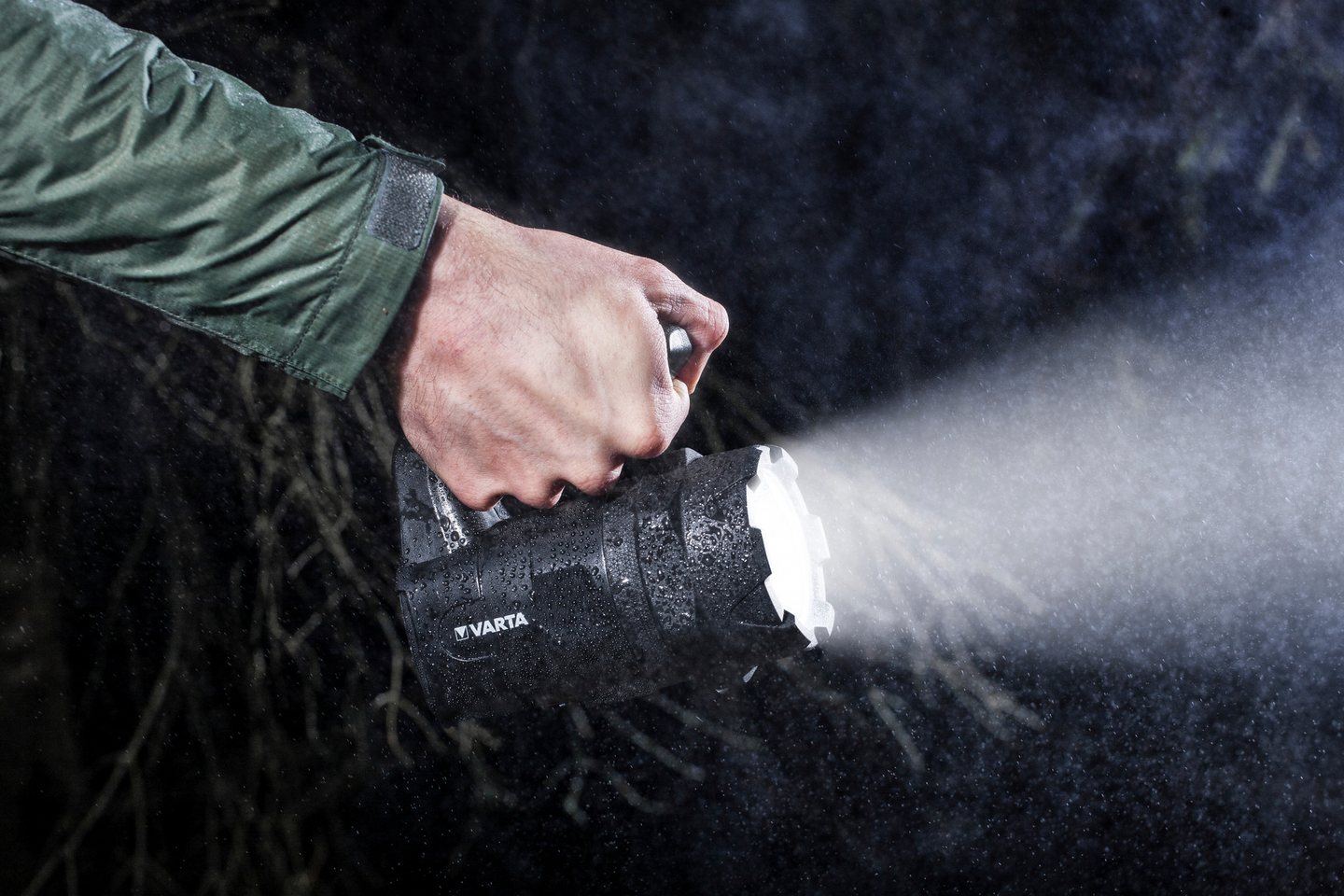 Taskulamppu Varta Indestructible BL20 Pro kahvallinen 400lm