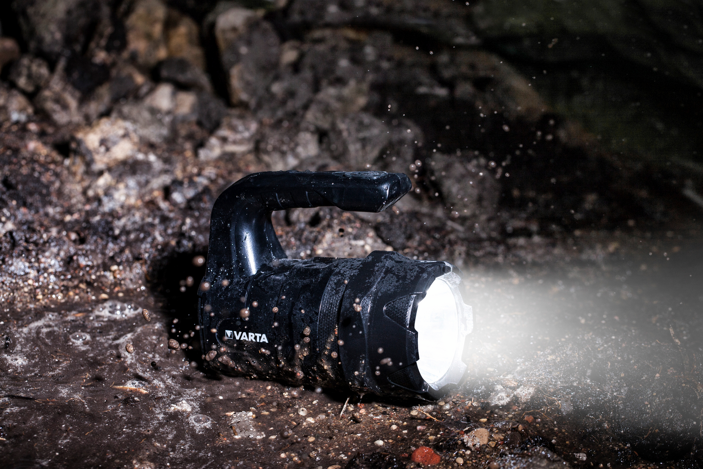 Taskulamppu Varta Indestructible BL20 Pro kahvallinen 400lm