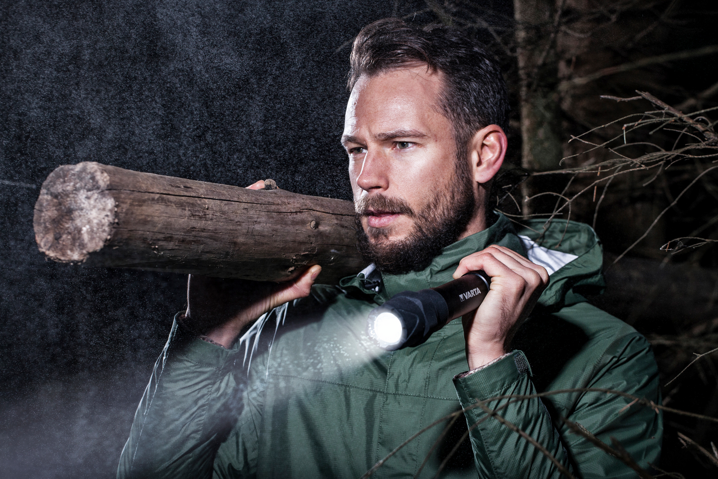 Taskulamppu Varta Indestructible F30 Pro 650lm