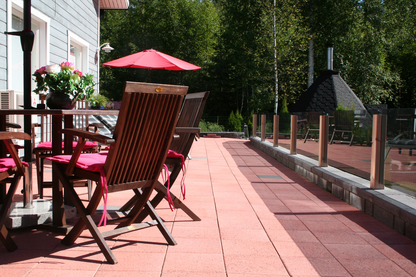 Kakspuolilaatta HB 300x300x55mm punainen 120kpl/lava 1350kg/lava