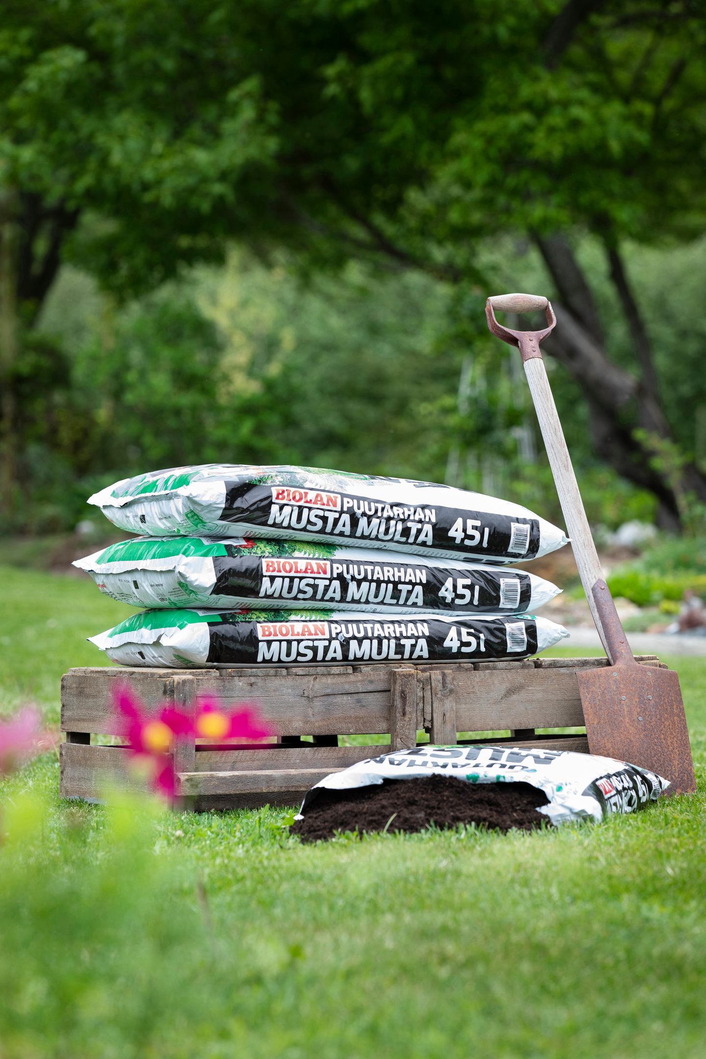 Puutarhan Musta Multa Biolan 45l