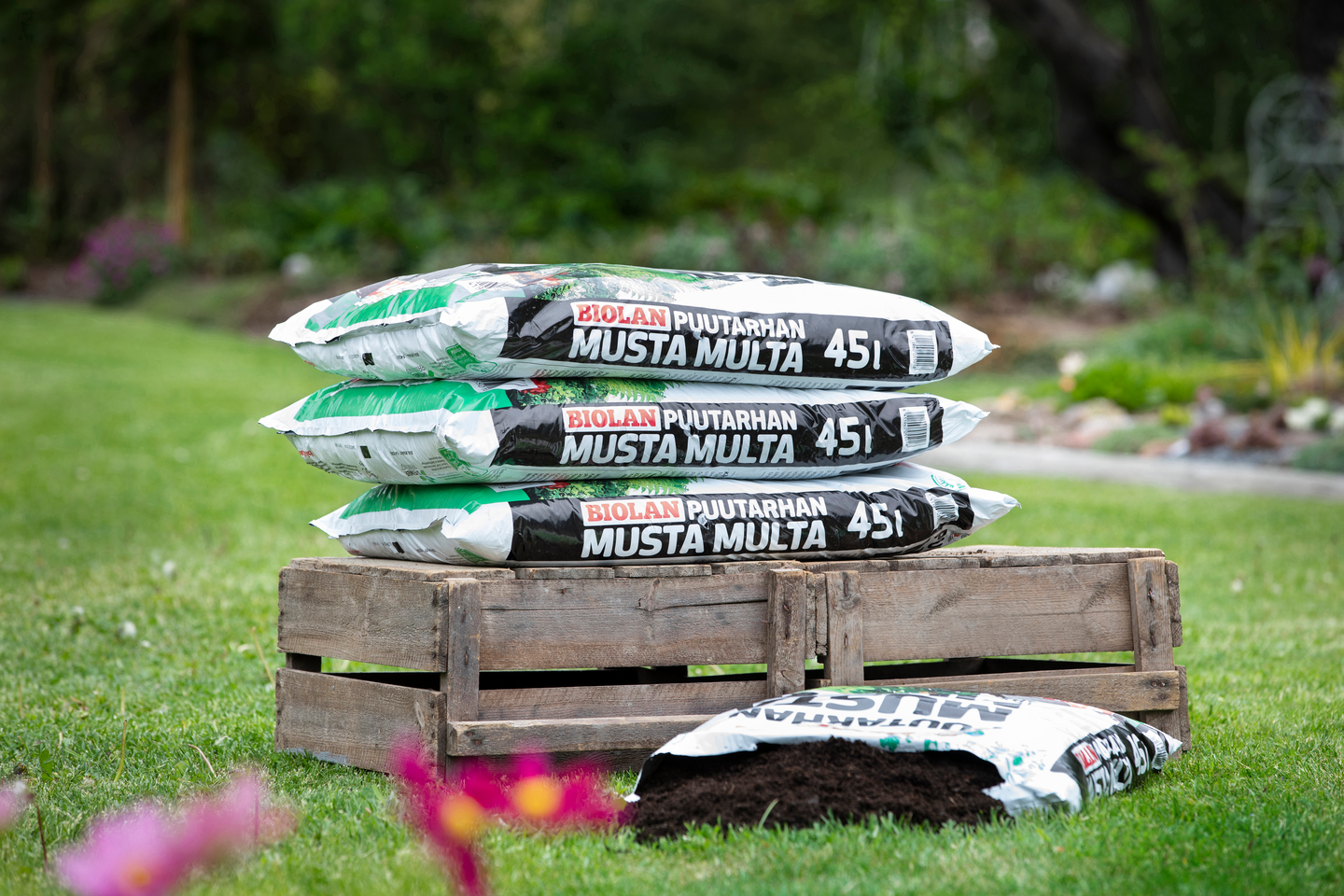Puutarhan Musta Multa Biolan 45l