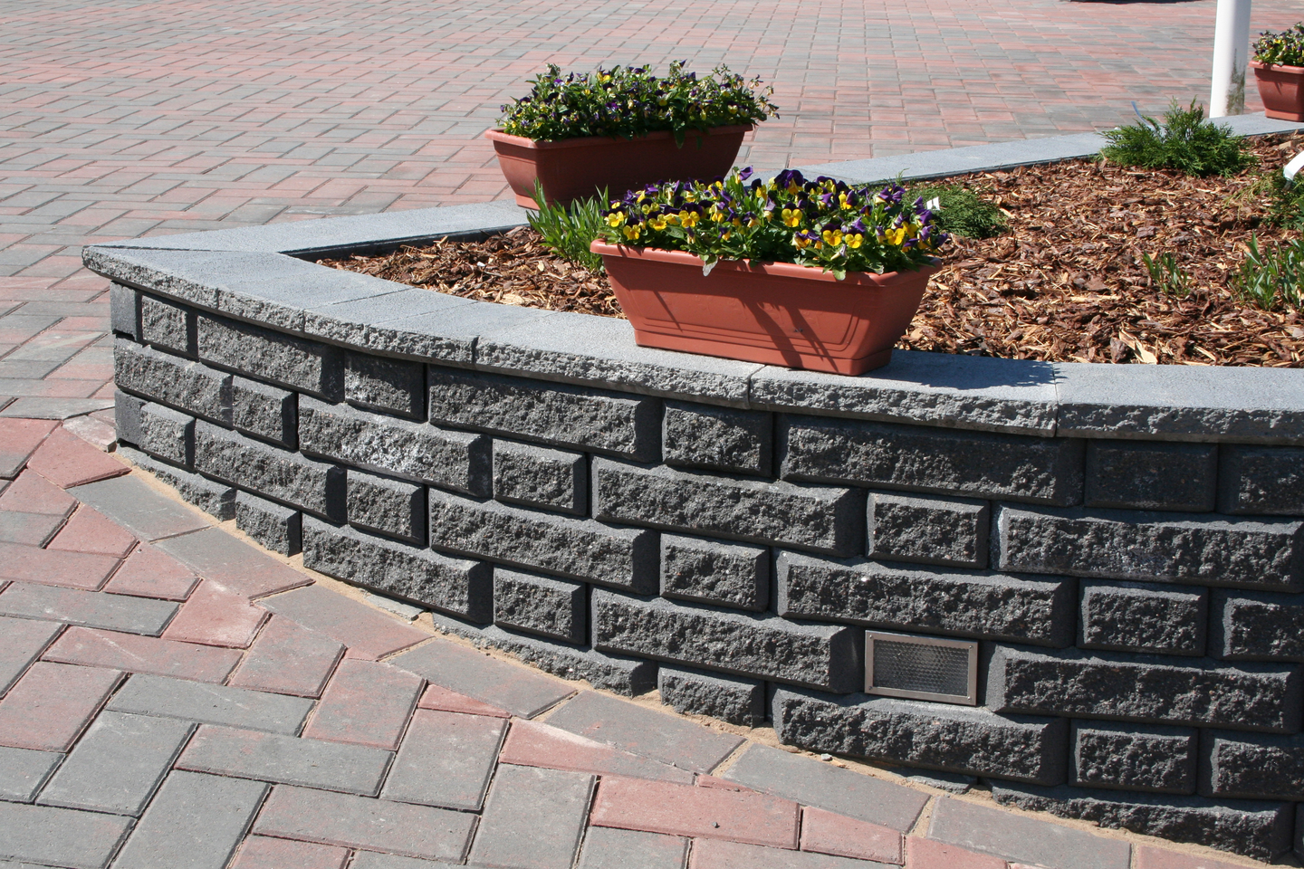 Vallikivi normaalikivipari HB 630x215x100mm musta 56paria/lava 1180kg/lava