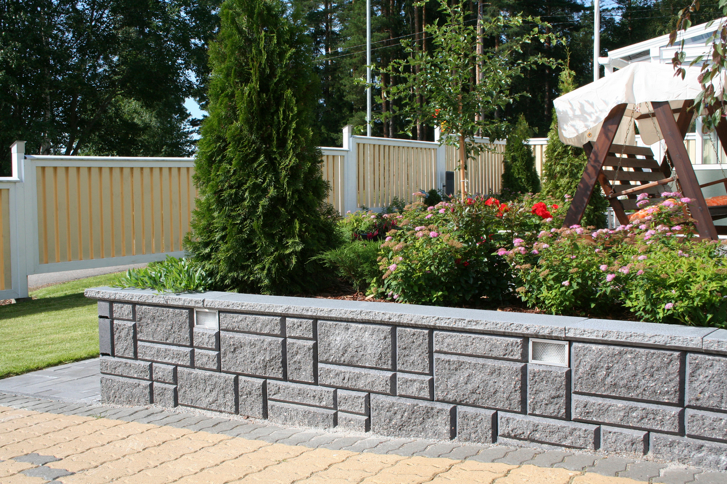 Vallikivi normaalikivipari HB 630x215x100mm musta 56paria/lava 1180kg/lava