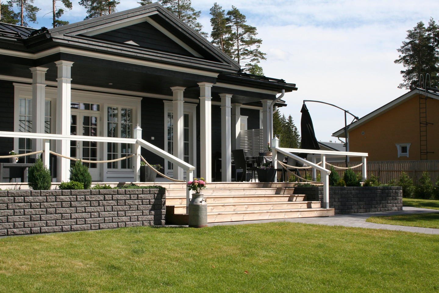 Vallikivi normaalikivipari HB 630x215x100mm musta 56paria/lava 1180kg/lava