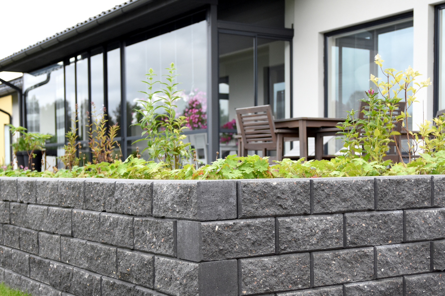 Citymuurikivi Lakka musta 360x180x150mm 18,5kpl/m²