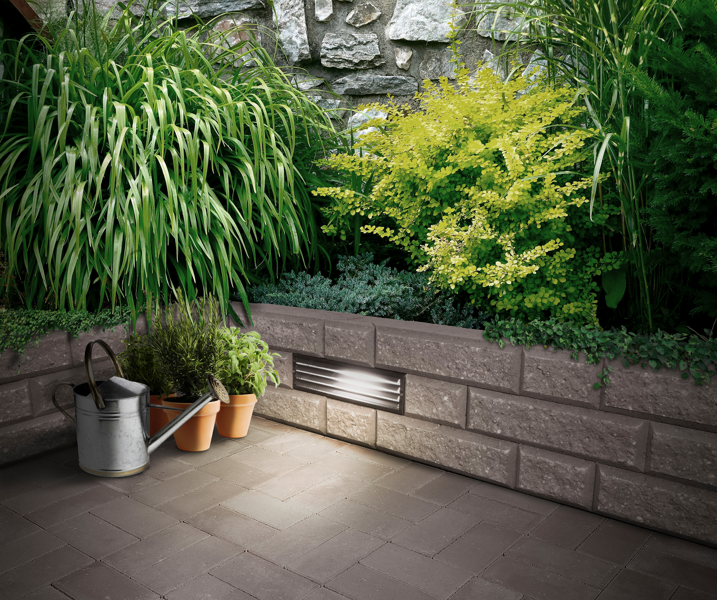 Lohkokansikivi Lakka musta