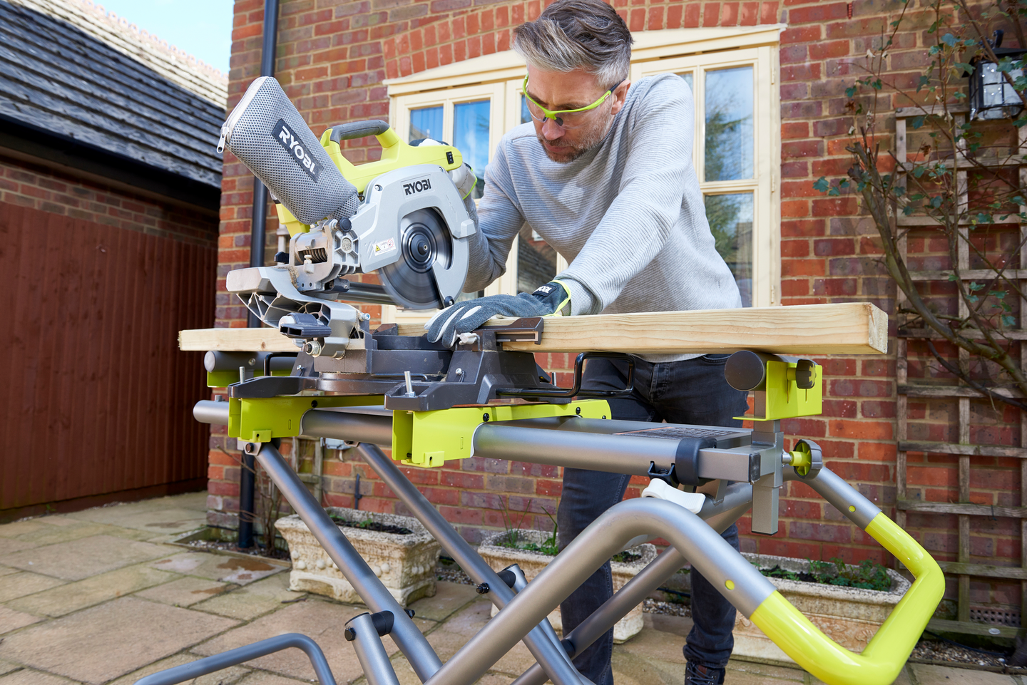 Sahapöytä Ryobi RLSW01 pyörillä