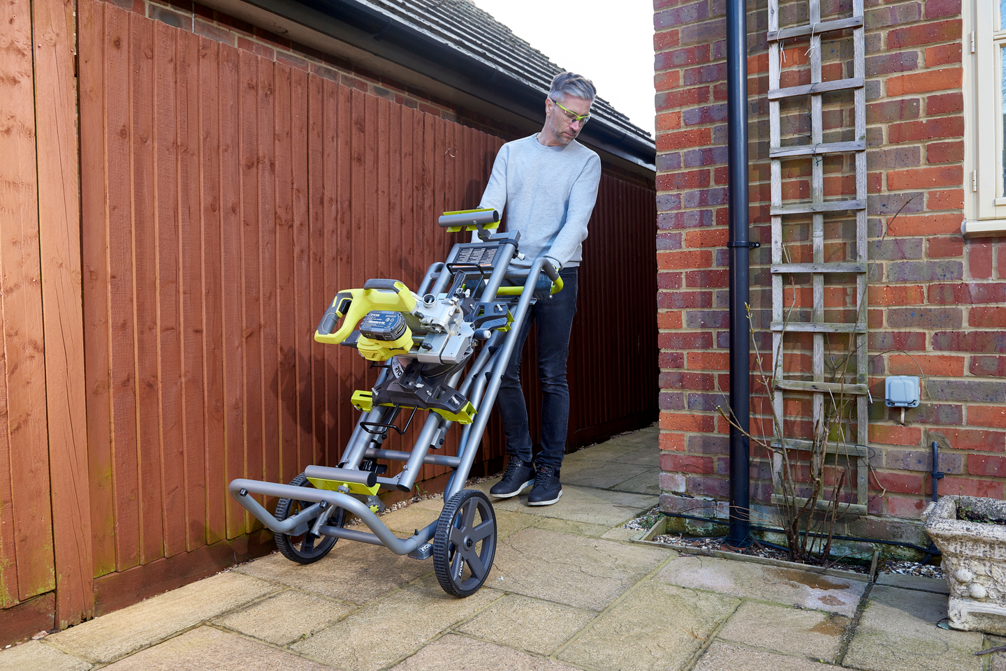 Sahapöytä Ryobi RLSW01 pyörillä