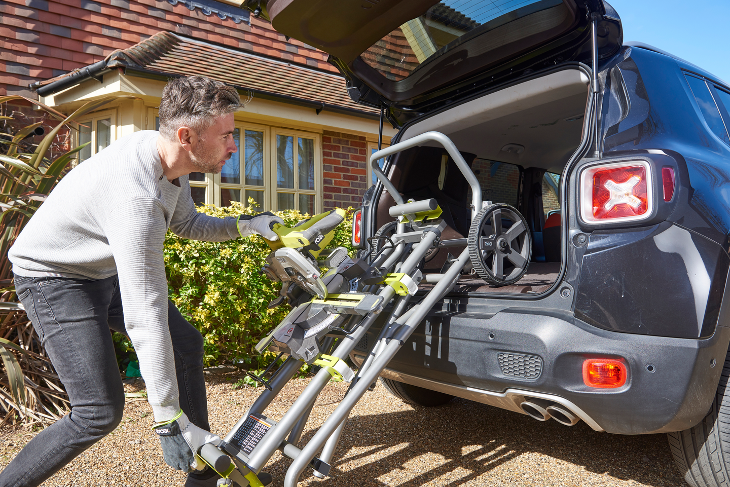 Sahapöytä Ryobi RLSW01 pyörillä