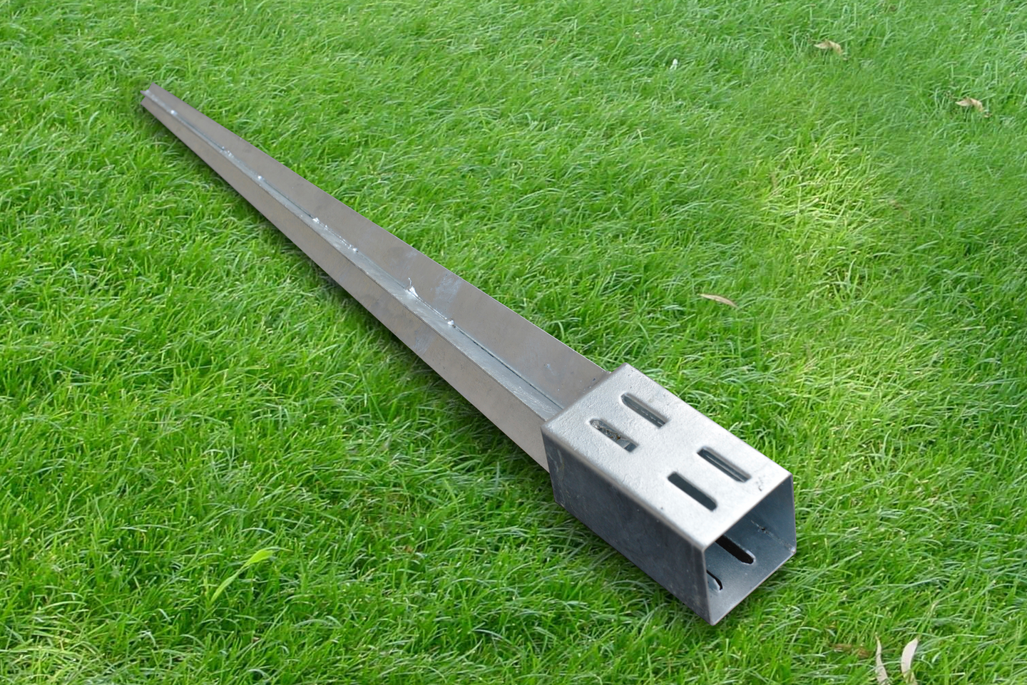 Maajalka puutolpille PROF 77x77/750mm kuumasinkitty teräs