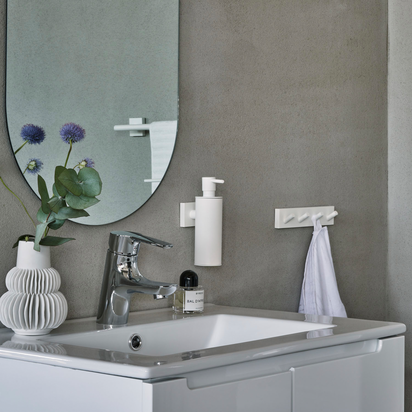 Nelikoukku Smedbo House RX359 mattavalkoinen