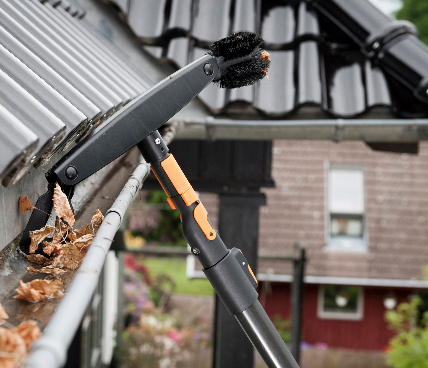 Räystäskourun puhdistaja Fiskars QuikFit 1001414