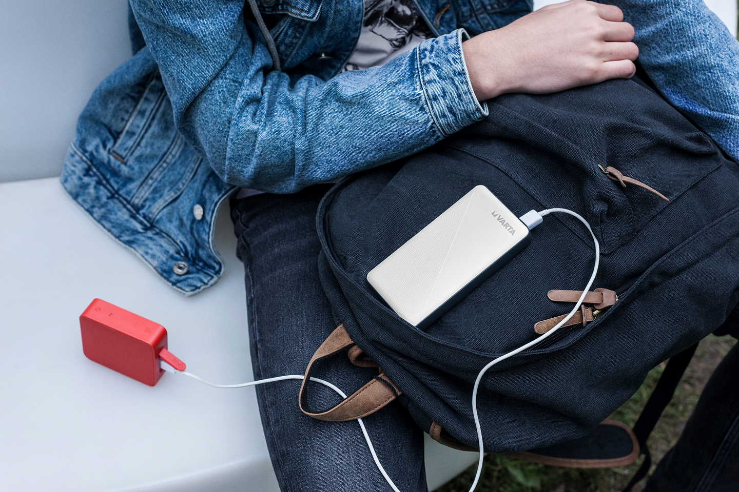 Virtapankki VARTA Energy 5000 Power Bank 5000MAH kaapelilla