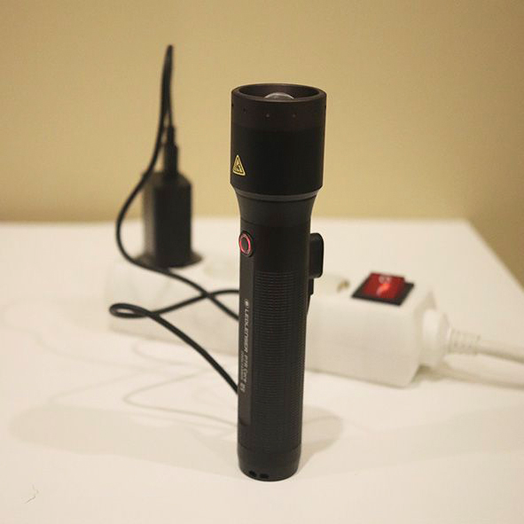 Käsivalaisin Ledlenser P7R Core musta 1400lm ladattava