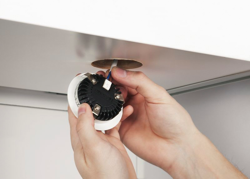 Alasvalo Hide-a-lite 12-sarja 1202 12V 4000K valkoinen