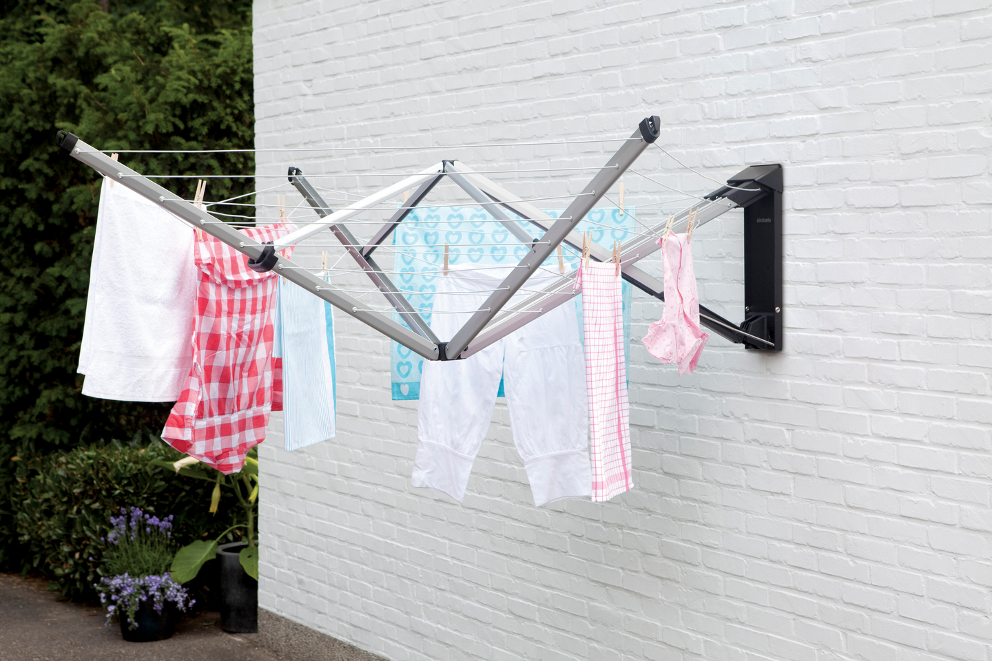 Pyykinkuivausteline Brabantia Wallfix 24m suojapussissa