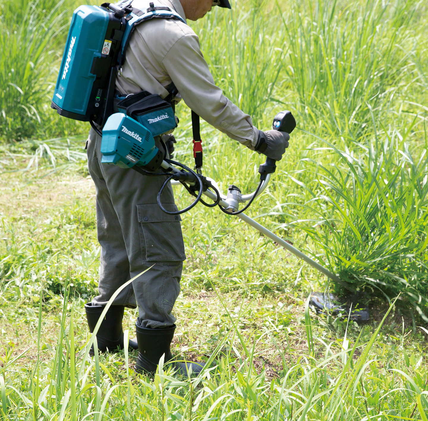 Ruohotrimmeri Makita UR101CZ akkurepulle PDC01 runko